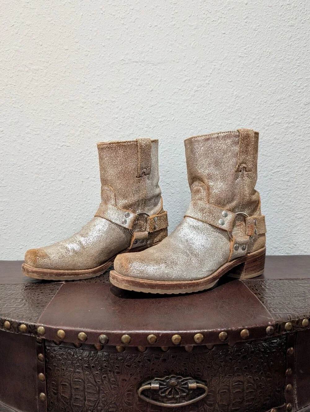 Frye Harness 8G Glitter Silver Tan Pull On Metallic Cowboy Short Boot Size 7.5
